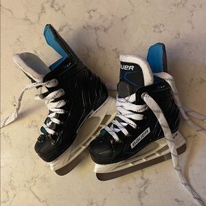 Bauer Kids Black and White Hockey Ice Skates - Y7